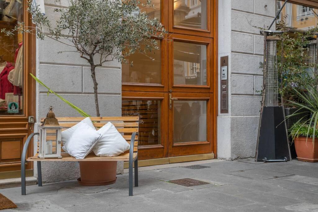 Apartments Trieste Centro I 3 Luaran gambar